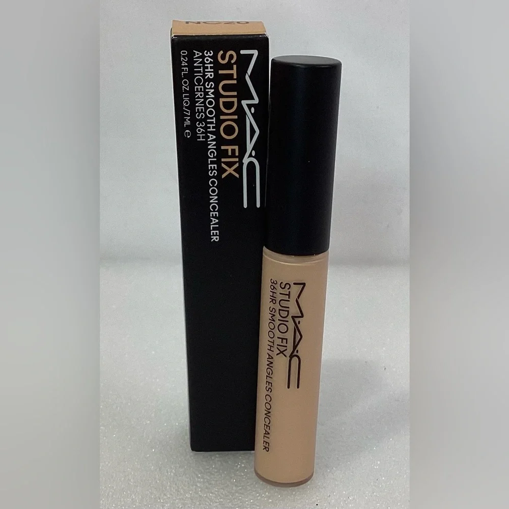 MAC Studio Fix Concealer 36 Hr Smooth Angles Concealer Shade NC 20